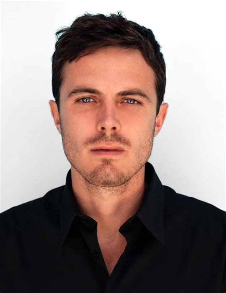 Casey Affleck Celebrity Profile – Hollywood Life
