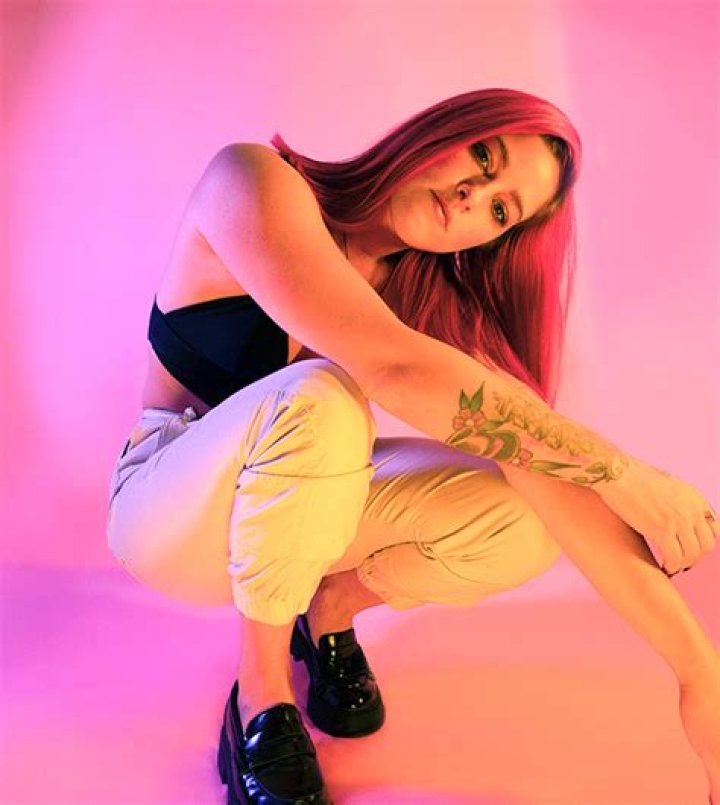 She Talks Pop-Punk Music & More (Exclusive) – Hollywood Life