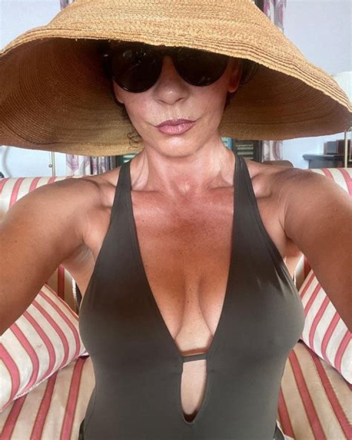 Catherine Zeta-Jones Rocks Black Bikini For Sexy Selfie — Photo – Hollywood Life