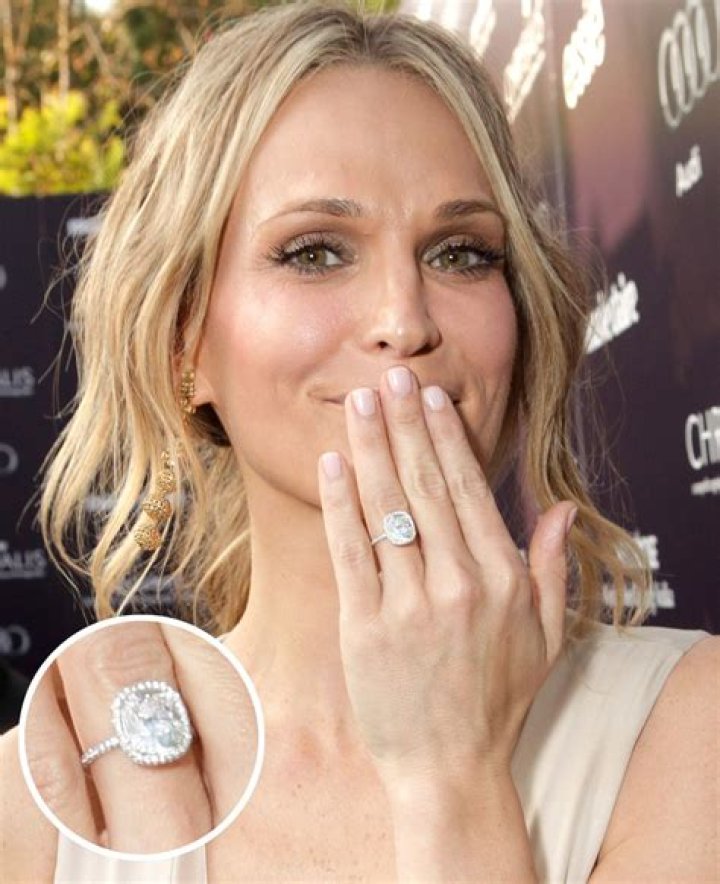 Celebrity Engagement Rings Of 2019: Jennifer Lopez & More Show Off Gorgeous Diamonds