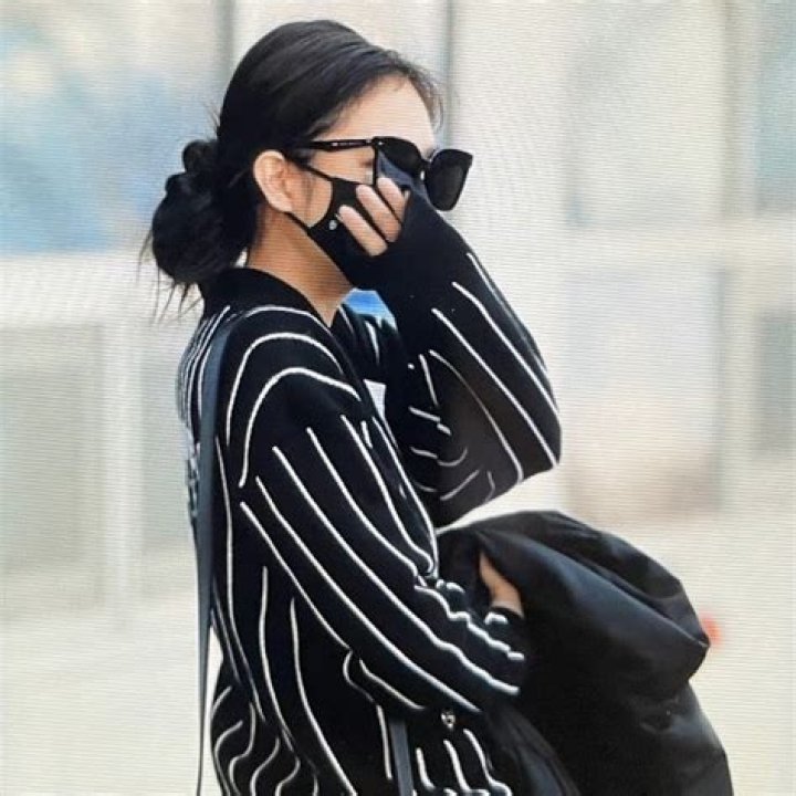 Celebs Rocking Black & White Outfits: Photos – Hollywood Life