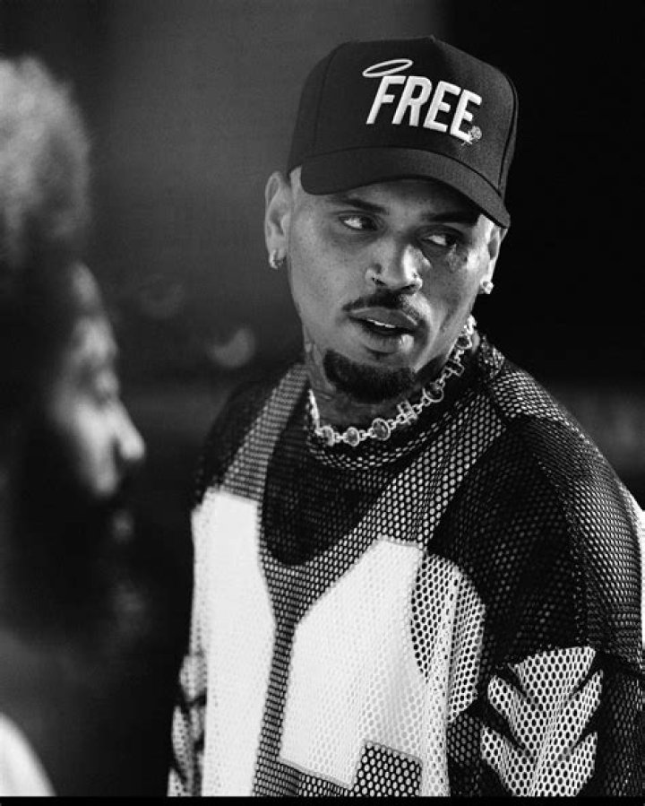 Chris Brown Rests Head On Ciara’s Shoulder Amid Single Release: Video – Hollywood Life