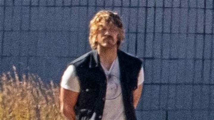 Chris Pratt Rocks Mustache On The Set Of ‘The Electric State’ – Hollywood Life