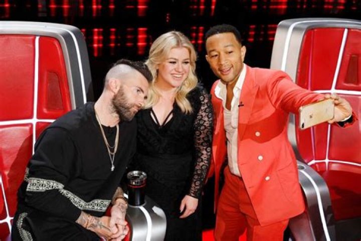 Christina Aguilera Returning To ‘The Voice’ After Adam Levine Quits Show? – Hollywood Life