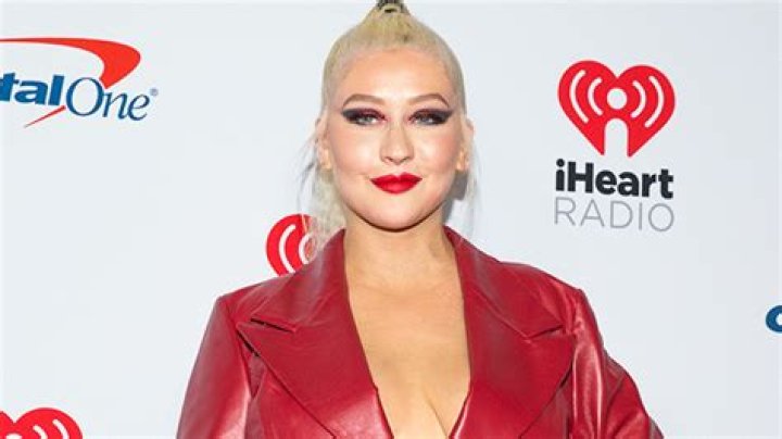 Christina Aguilera Wears Towel & Nothing Else To Promote Self Love – Hollywood Life