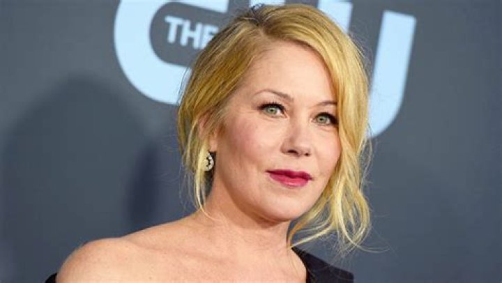 Christina Applegate Reveals She’s Gained 40 Lbs. Since MS Diagnosis – Hollywood Life