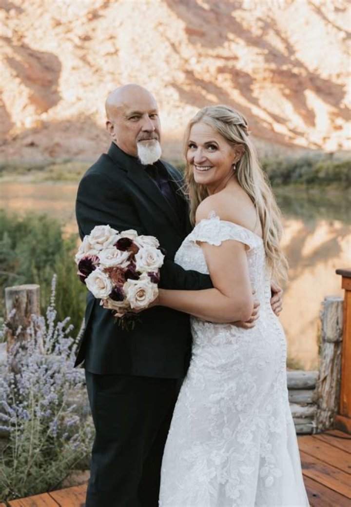 ‘Sister Wives’ Christine Brown Reunites With Janelle At Logan Wedding – Hollywood Life