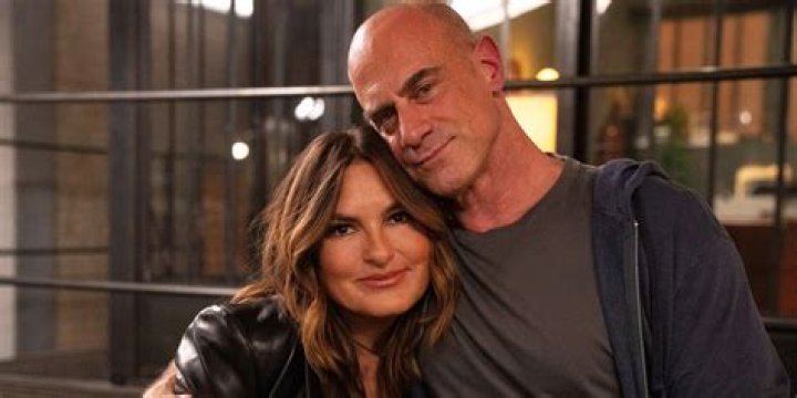 Christopher Meloni & Mariska Hargitay Tease Fans With Steamy Elliot & Olivia Photo: It’s ‘Hot In Here’