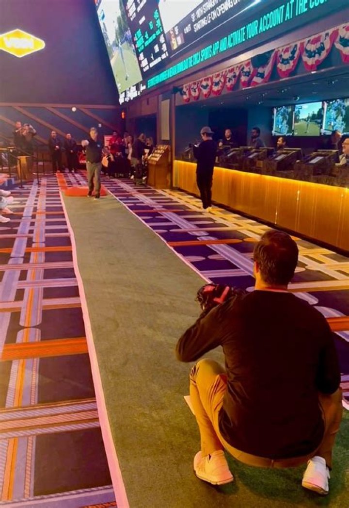 Las Vegas’ Circa Resort Hosts MLB Opening Day Pitch With Legend Greg Maddux