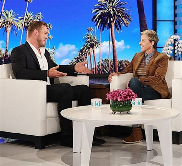 Colton Underwood Kisses BF Jordan C. Brown On Romantic Hawaii Vacation — Photos