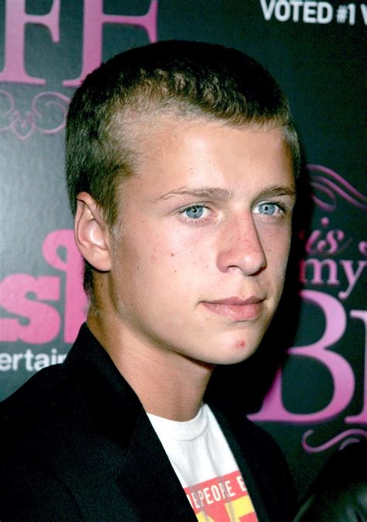 Conrad Hilton: Pics – Hollywood Life