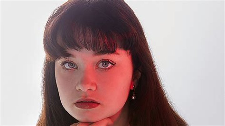 ‘Dare Me’s Alison Thornton On Tacy & Beth’s Relationship — Interview – Hollywood Life