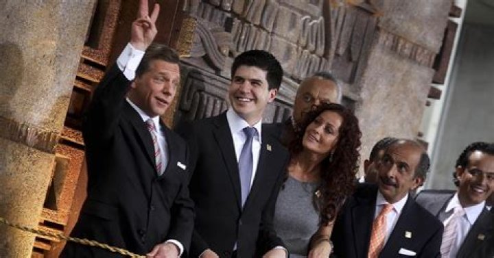 David Miscavige Celebrity Proifle – Hollywood Life