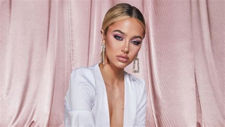 Delilah Hamlin Rocks Lacy Pink Lingerie In Sexy New Series Of Pics