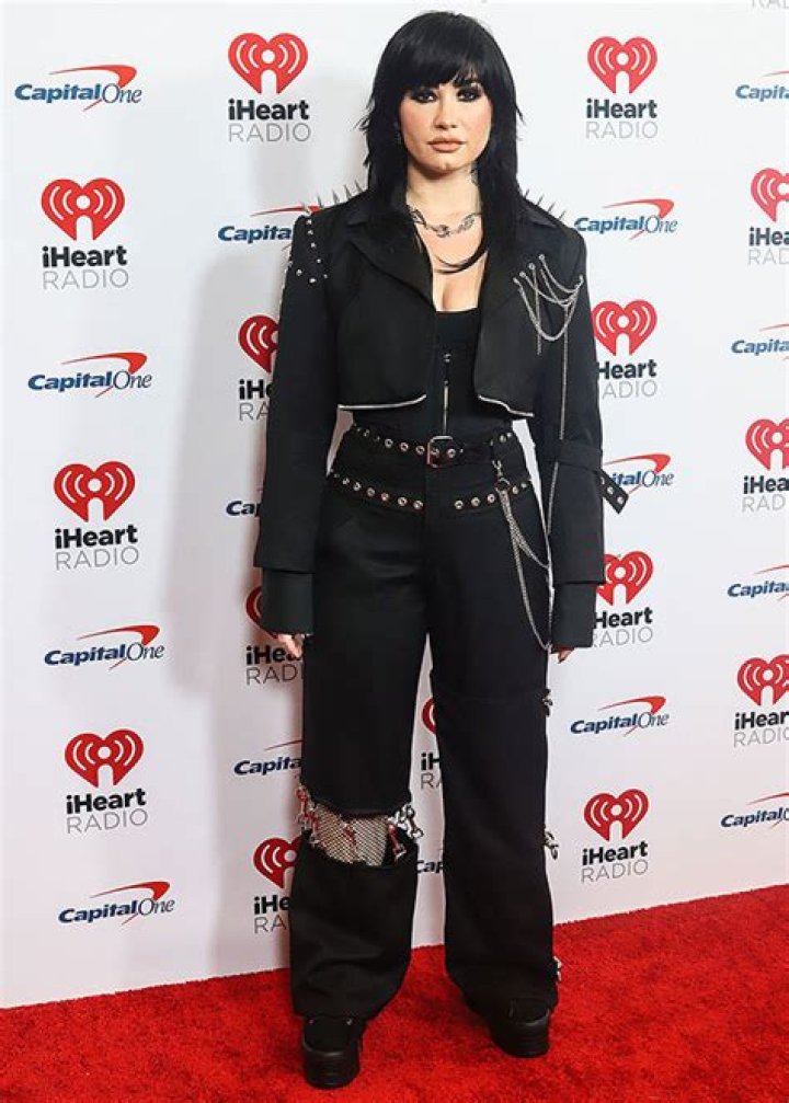 Demi Lovato Channels Joan Jett With Hairstyle At 2022 Z100 Jingle Ball – Hollywood Life