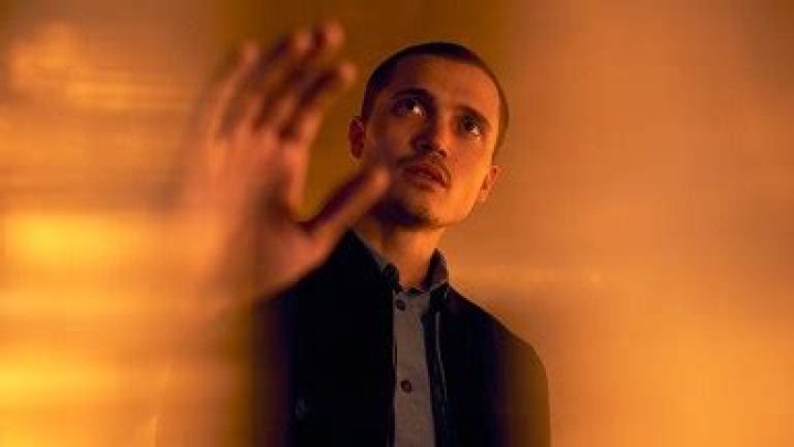 ‘Devs’ Cast Members Rave Over Alex Garland & More: He Was An ‘Immaculate Captain’