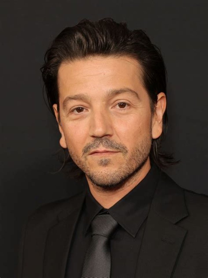 Diego Luna Celebrity Bio – Hollywood Life