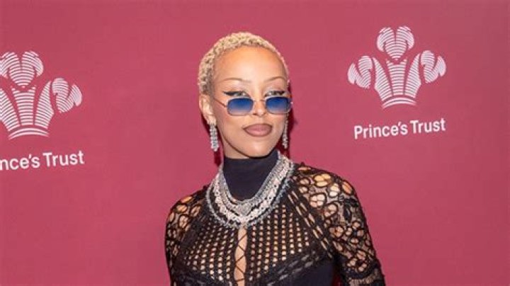 How She’s Doing After Neck Brace Post – Hollywood Life