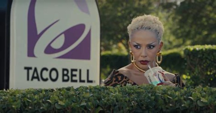 Doja Cat’s Super Bowl Commercial For Taco Bell Features Clowns & Hole – Hollywood Life