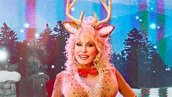 Dolly Parton Rocks Reindeer Costume In ‘Mountain Magic Christmas’ – Hollywood Life