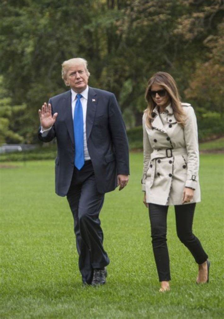 Donald & Melania’s Icy Relationship Vs. Barack & Michelle’s Loving Marriage — PICS