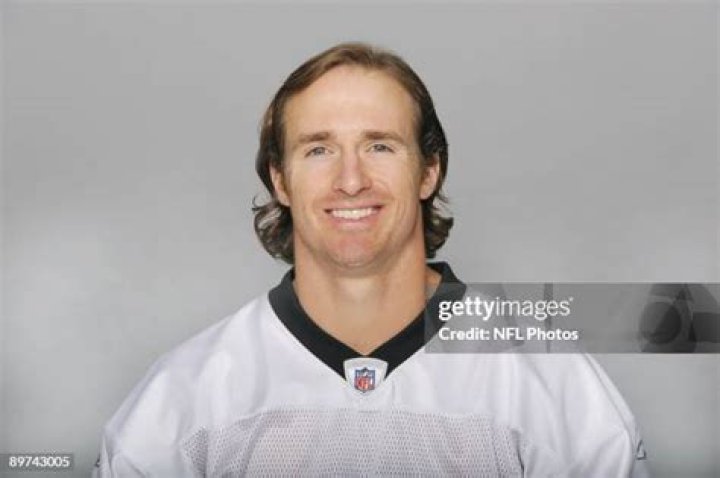 Photos Of The NFL Star – Hollywood Life