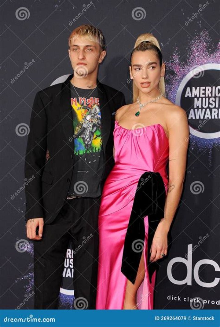 Dua Lipa Reveals Quarantine Life With BF Anwar Hadid Is ‘Really Nice,’ But He ‘Misses’ His Family