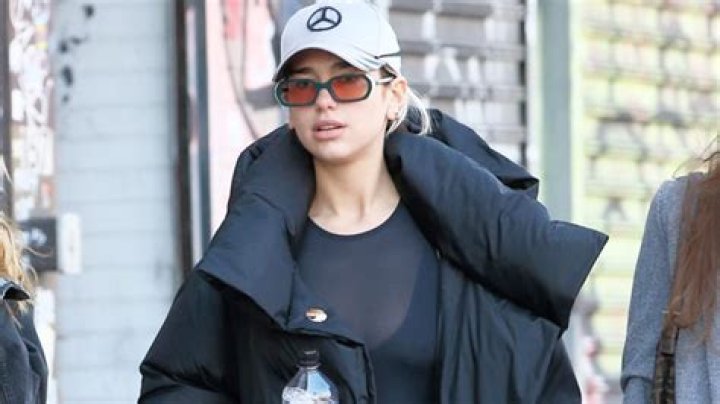 Dua Lipa In Crop Top & Leggings For Yoga: Watch – Hollywood Life