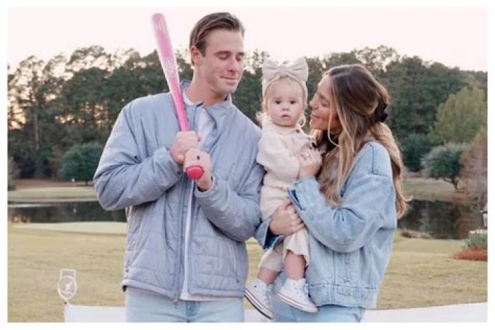 Pregnant ‘Duck Dynasty’ Star Sadie Robertson Reveals Her Baby’s Gender With Cute Party — Pics