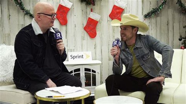 Dustin Lynch Talks Girlfriend Kelli Seymour & New Song Inspired By Her – Hollywood Life