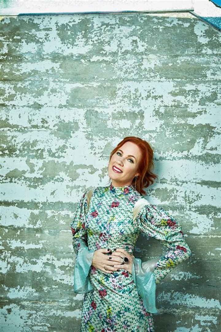 Elisa Donovan On ‘Clueless’ Super Bowl Ad With Alicia Silverstone (Exclusive) – Hollywood Life