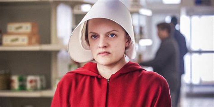 Elisabeth Moss Talks ‘Handmaid’s Tale’ Finale, Season 4, & June’s Fate – Hollywood Life