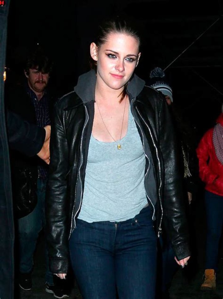 ‘Family Guy’ Disses Kristen Stewart — Chin Up, Buttercup – Hollywood Life