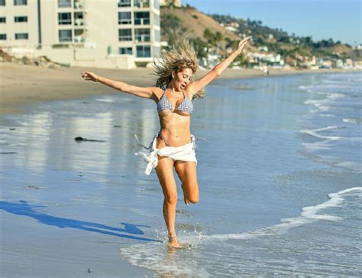 ‘Teen Mom OG’ Alum Farrah Abraham Frolics On The Beach In A Teeny Tiny Bikini While In Malibu – Pics