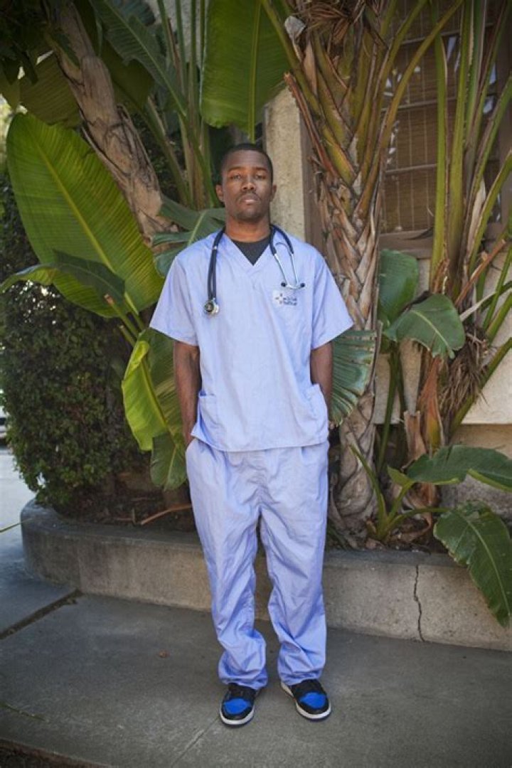 Frank Ocean Quitting Music? Fans Freak Over Nurse Pic, Ask If He’s In Med School – Hollywood Life
