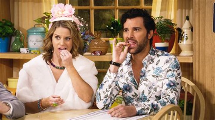 ‘Fuller House’ Spinoff Of Kimmy & Fernando — Juan Pablo Di Pace Is In – Hollywood Life