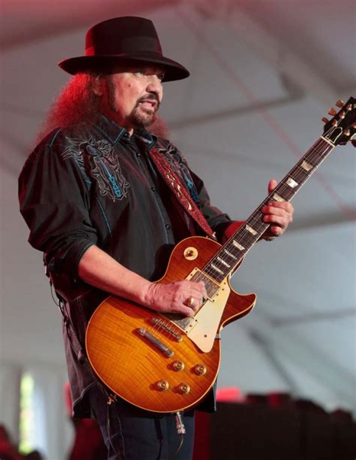 Photos Of Lynyrd Skynyrd’s Late Guitarist – Hollywood Life