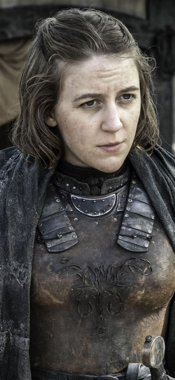 Gemma Whelan Shares Breastfeeding Photo From ‘Game of Thrones’ Set – Hollywood Life