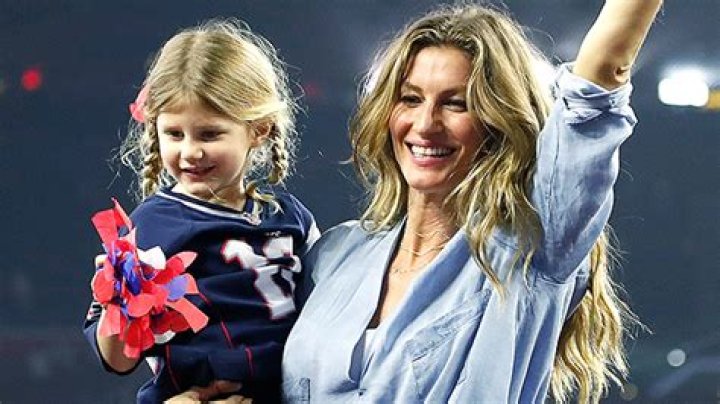 Gisele Bundchen Sings Karaoke With Daughter Vivian, 10, & More On Family Trip To Brazil