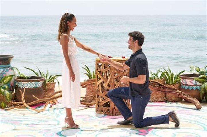 Grocery Store Joe Returns For Bachelor In Paradise & Meets Serena P. – Hollywood Life