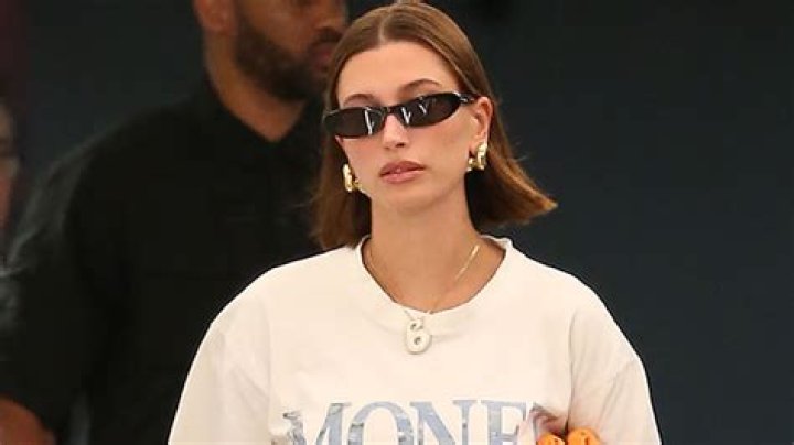 Hailey Bieber Rocks Sexy Slip Dress & ‘B’ Necklace in New Snapshot – Hollywood Life