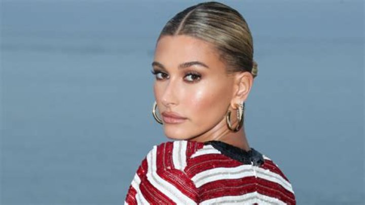 Hailey Bieber & Celebs Recommend This Sunscreen From Amazon – Hollywood Life