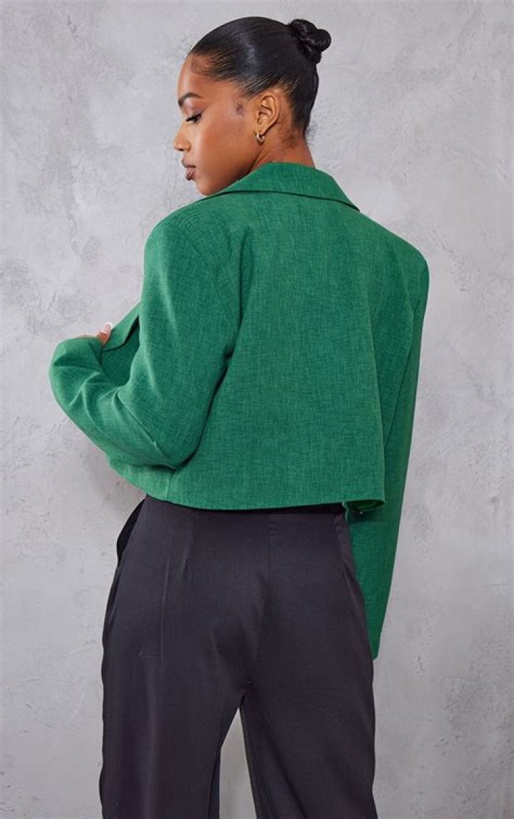 Eminem’s Daughter Hailie Rocks Cropped Blazer & Jeans In New Photo