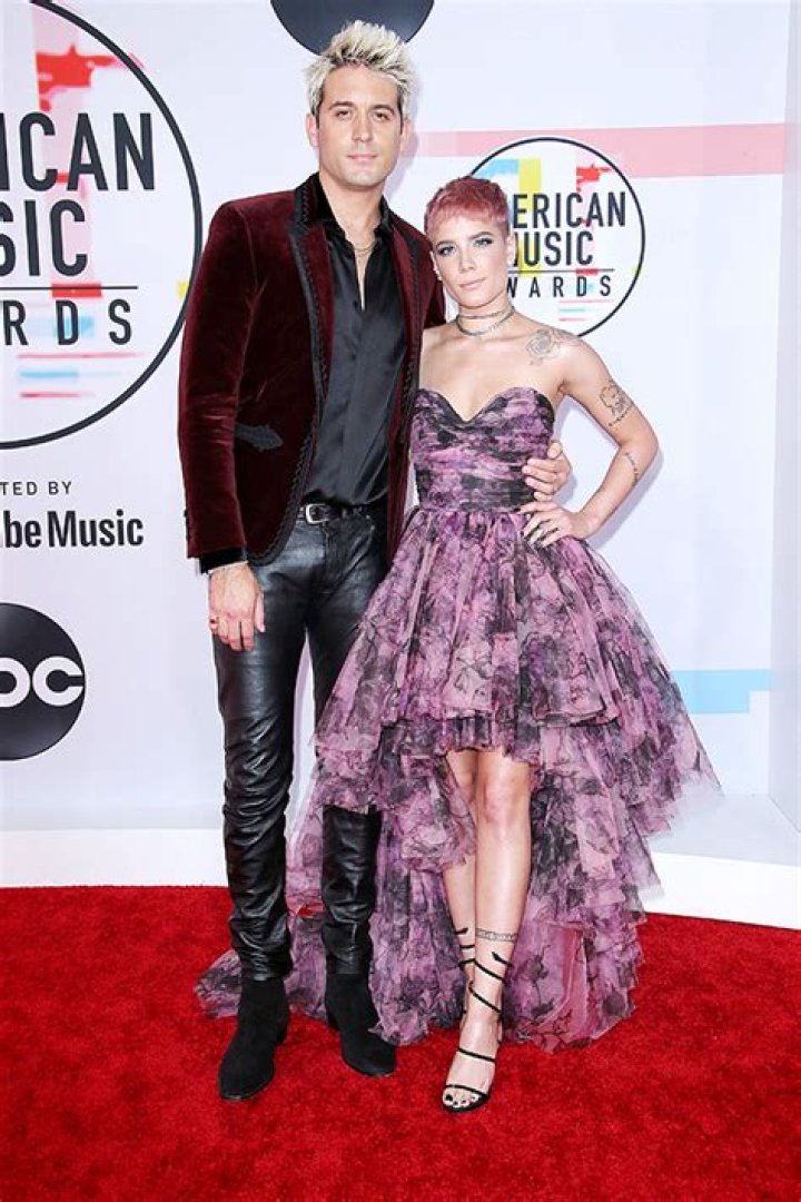 Halsey & G-Eazy Heat Up The AMAs Together: Their First Red Carpet Pic Since Reuniting
