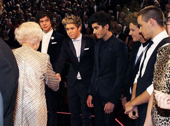 Harry Styles Honors Queen Elizabeth II At His Concert Hours After Her Passing: Watch