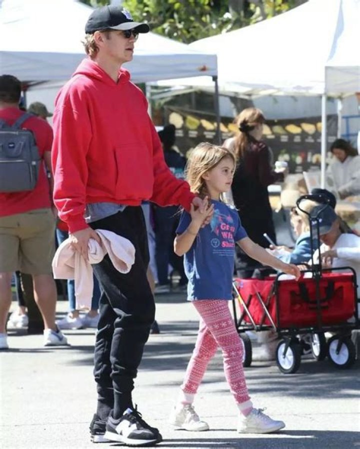 Hayden Christensen & Daughter Briar Rose, 6, Seen In Rare Outing To Los Angeles Farmer’s Market – See Pics