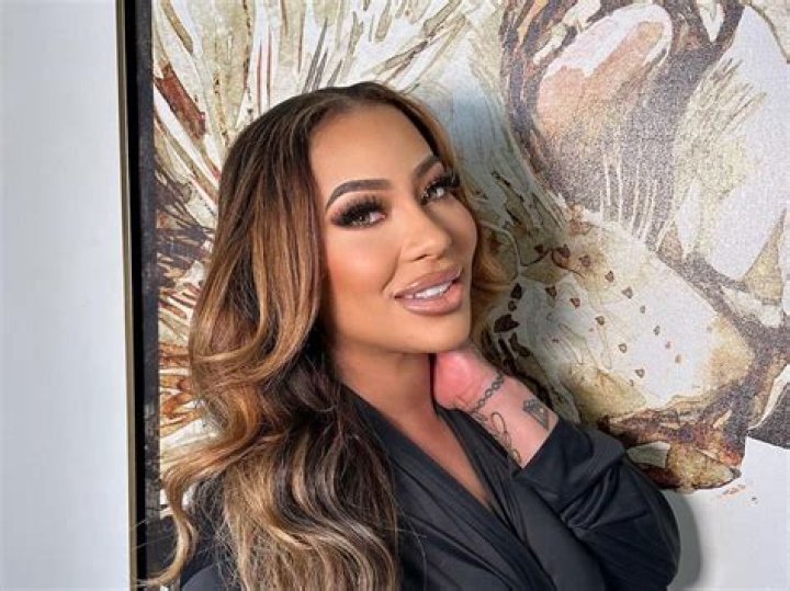 Hazel-E — Photos – Hollywood Life