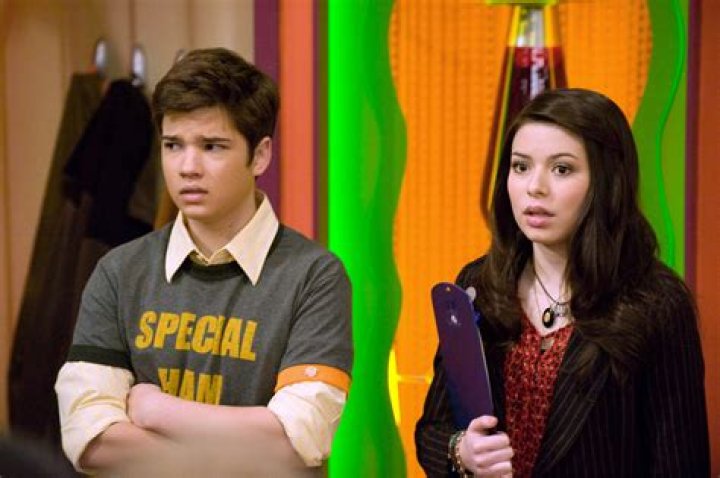 ‘iCarly’ Season 2 Trailer Teases Carly & Freddie Relationship — Watch – Hollywood Life