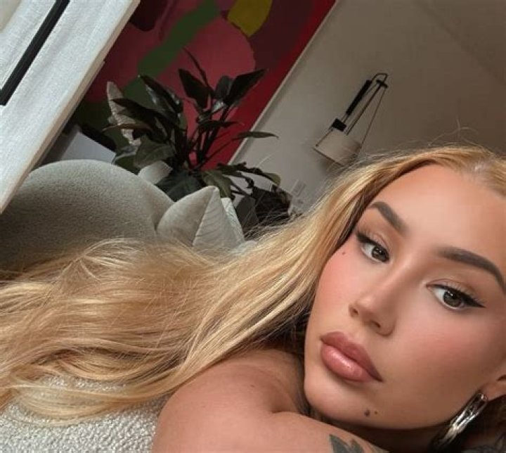 Iggy Azalea Goes Topless In New Sexy Selfies — Pics – Hollywood Life