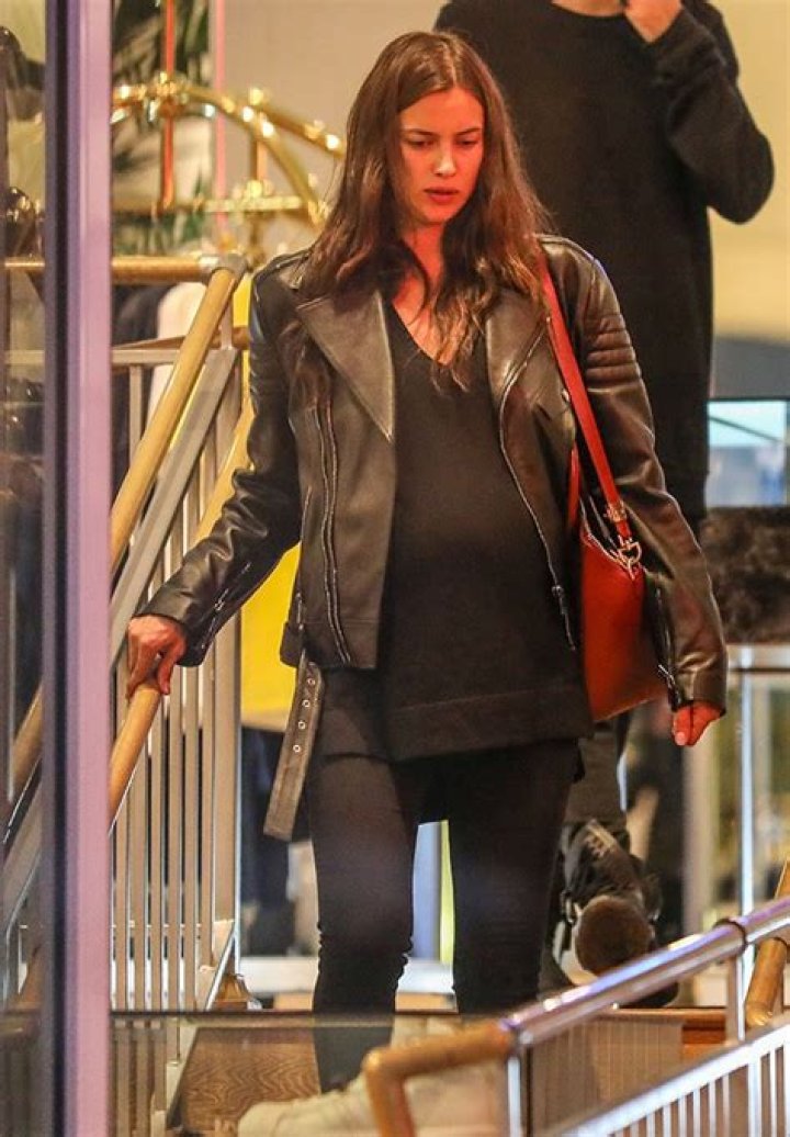 See Her Edgy Way Of Dressing Her Baby Bump – Hollywood Life